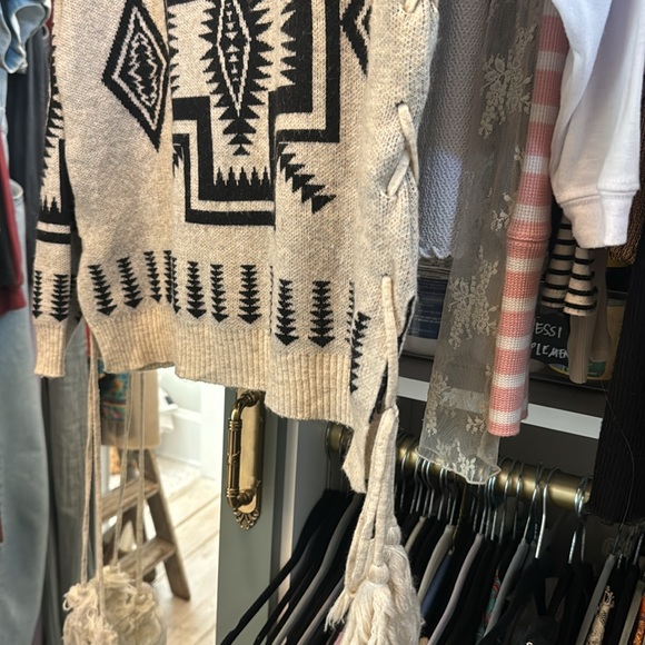 Chaser brand Aztec sweater, extra small - Picture 4 of 4